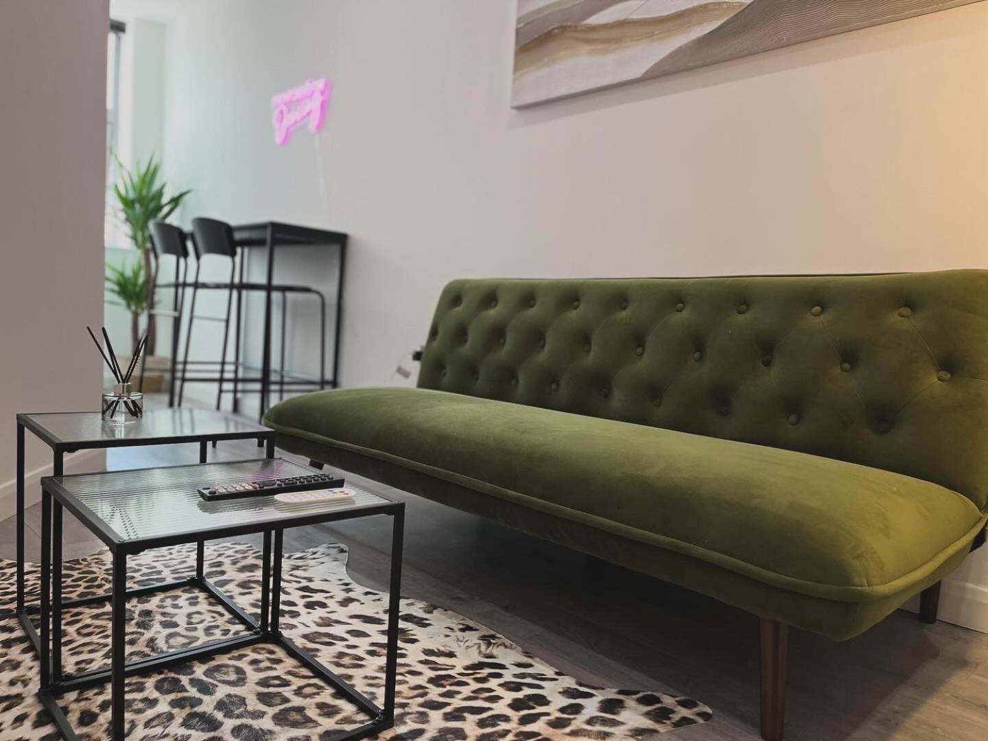 Groovy Central King Suite - Free Gym! Leicester Exteriör bild